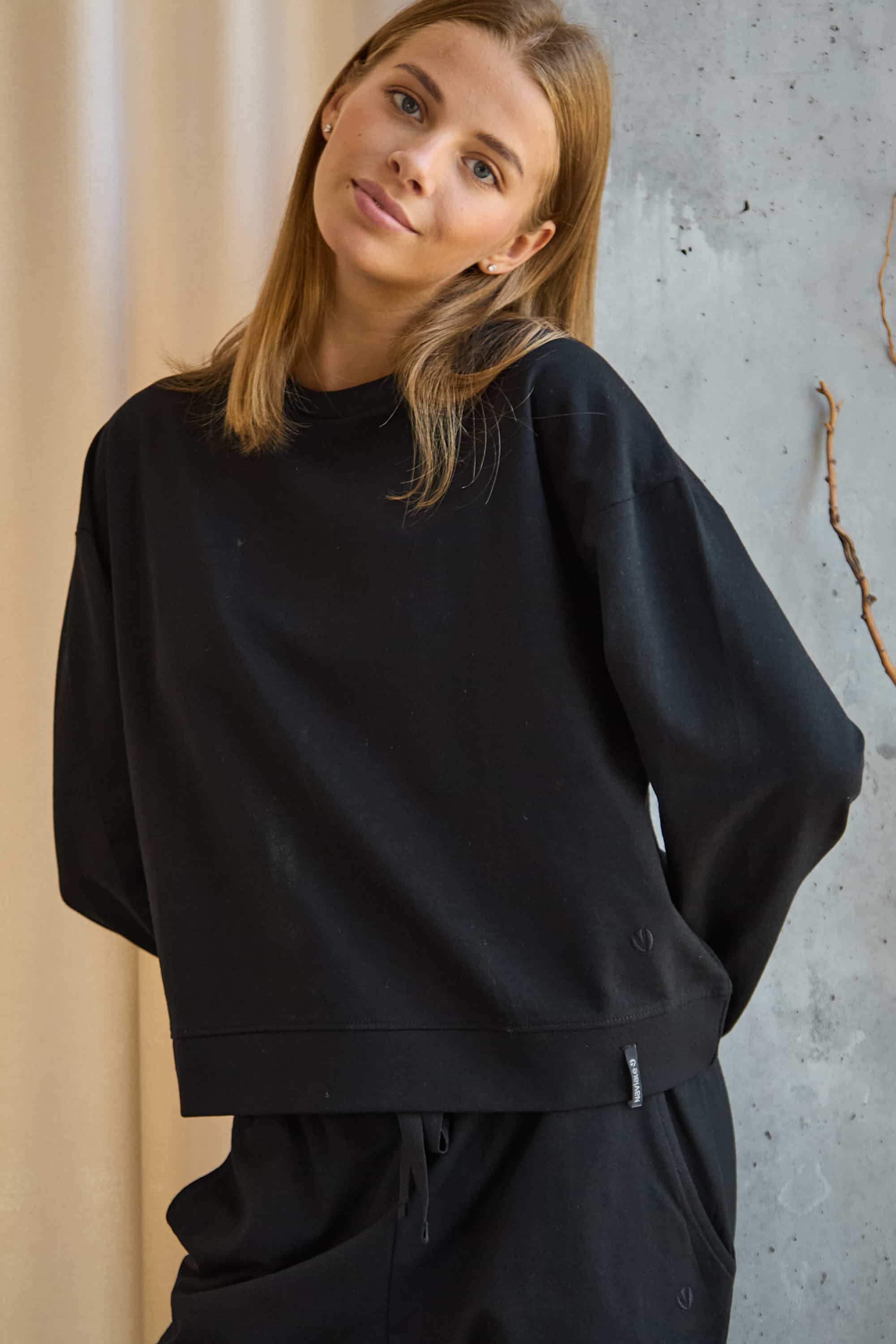 Sweatshirt for women Naviale LH500-05-01 Chamberi black-image