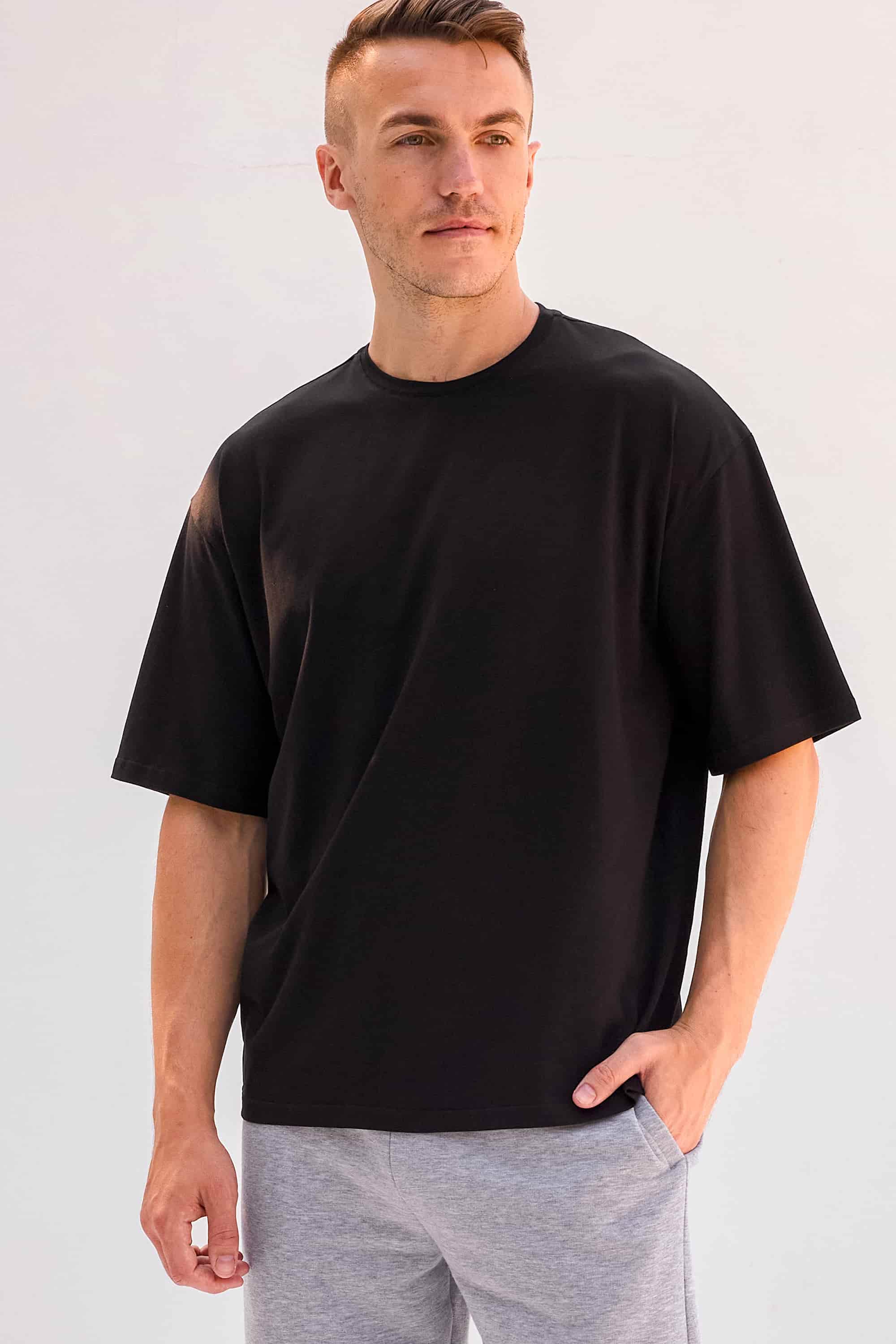 T-shirt oversize unisex Naviale UH320-01 Oversize unisex delta black-image